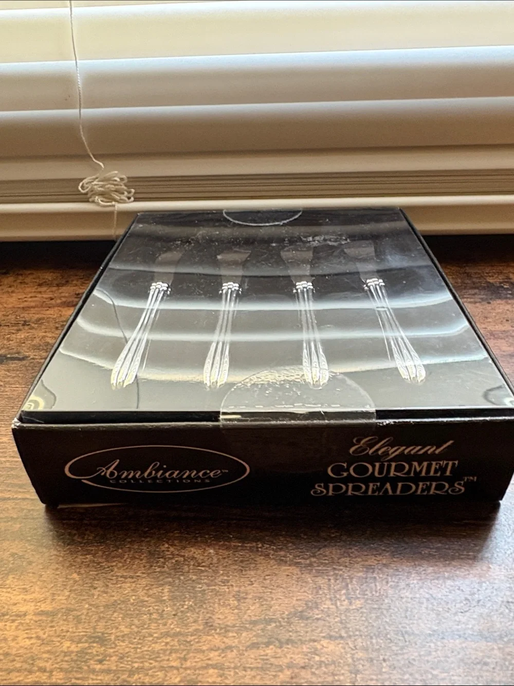 Vintage set of 4 ambiance  elegant gourmet spreaders in original box